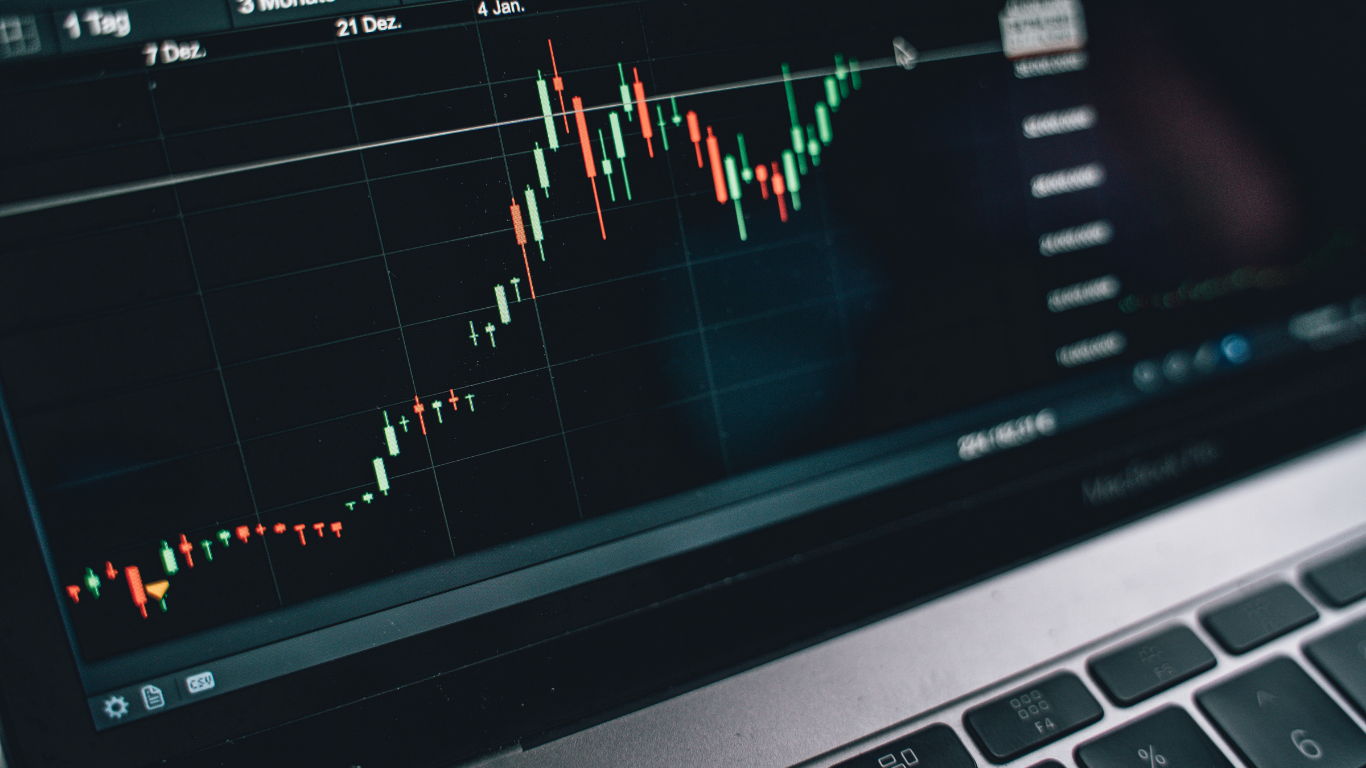 Long-Term Investing vs. Day Trading: Which Strategy is Right for You?